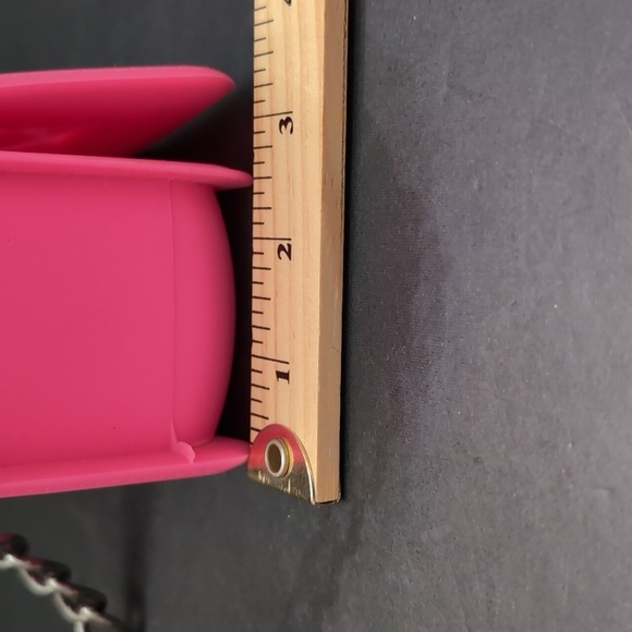 American Jewel Girls Pink Quilted Gummy Shoulder Bag with Chain Link Strap. - Picture 15 of 15